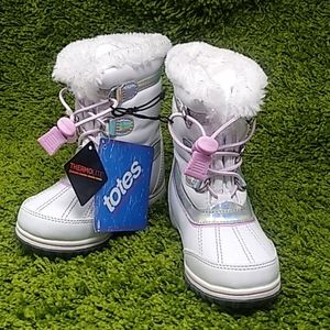 NEW GIRLS BOOTS SIZE 7